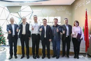 广州市与番禺区人力资源和社会保障局领导莅临365WM SPORTS集团调研指导